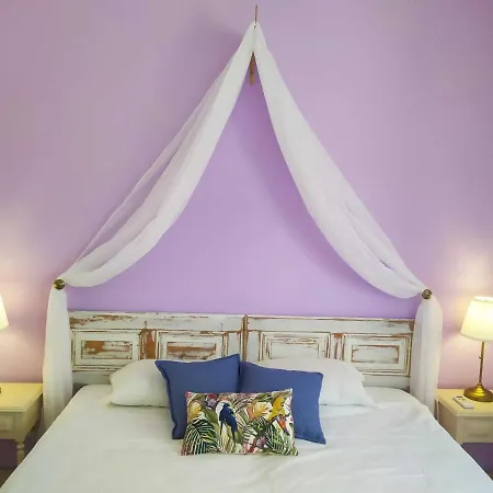 Casa Com Piscina E Terraco Em - Mystay